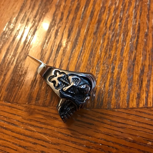 Cool Stainless Steel Skull Ring! - Picture 10 of 14